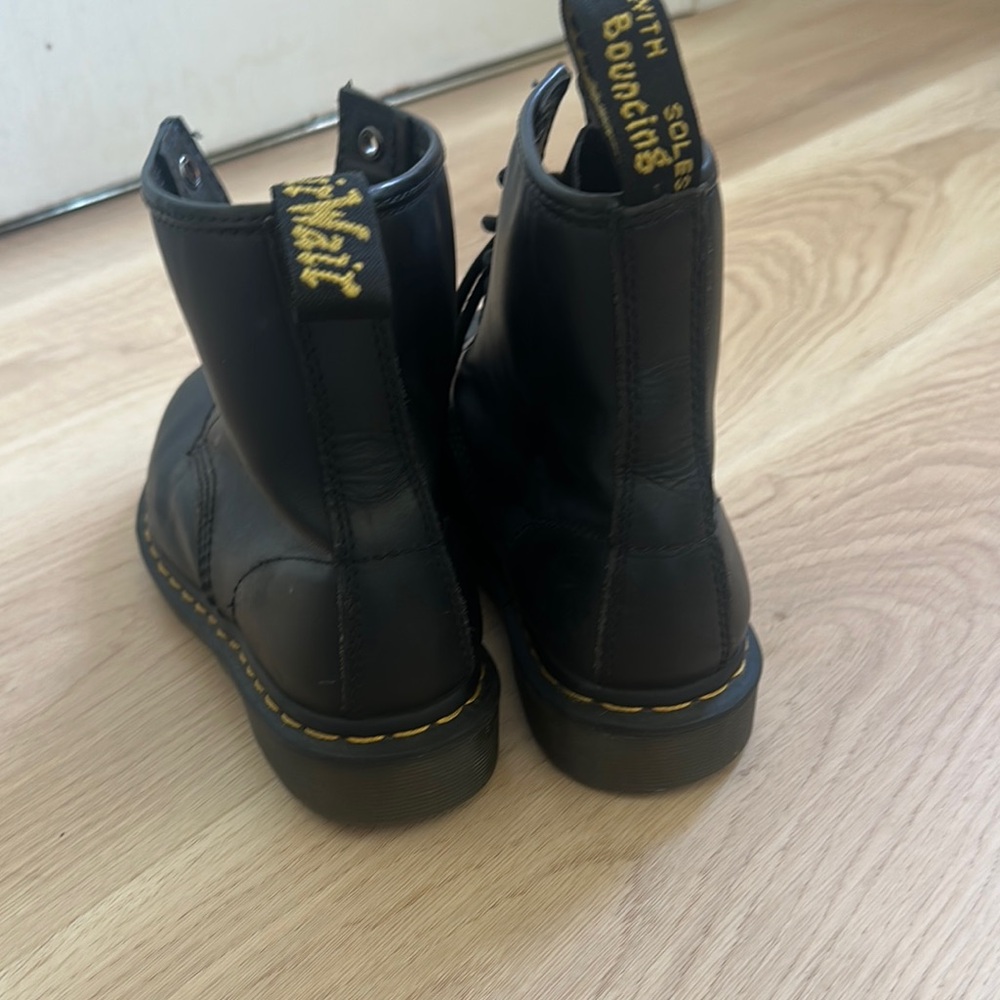 Dr. Martens Black Boots with Air-Cushioned Sole - Picture 3 of 3
